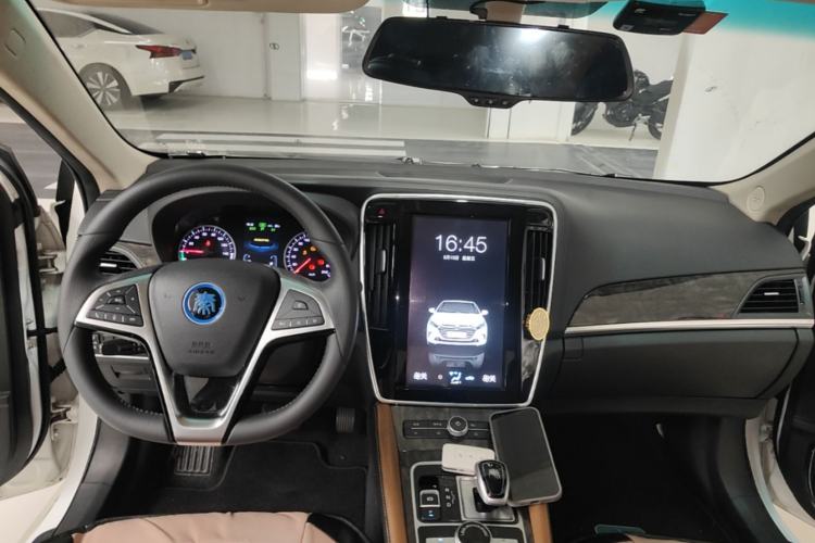 Used BYD Qin New Energy 2017 1.5T Luxury Model Center Console