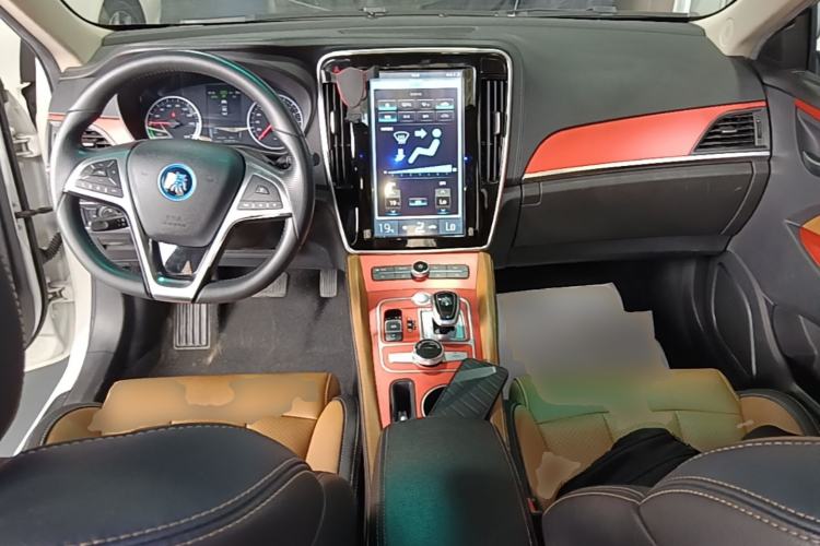 Used BYD Qin New Energy 2017 1.5T Luxury Model Center Console