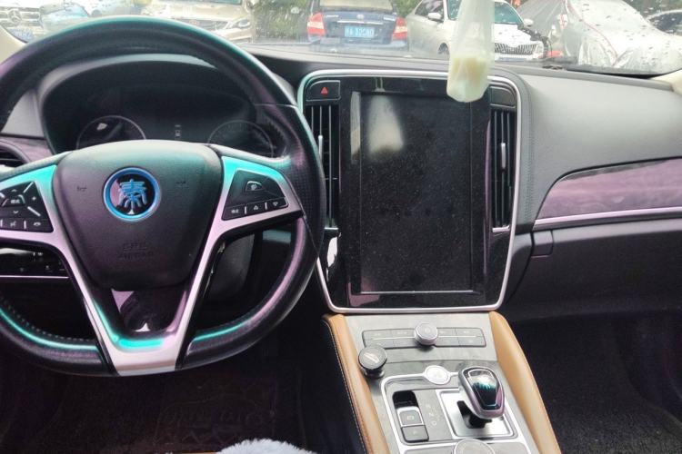 Used BYD Qin New Energy 2017 1.5T Luxury Model Center Console