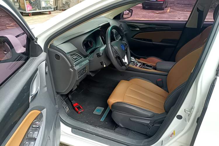 Used BYD Qin New Energy 2017 1.5T Luxury Model Driver Seat