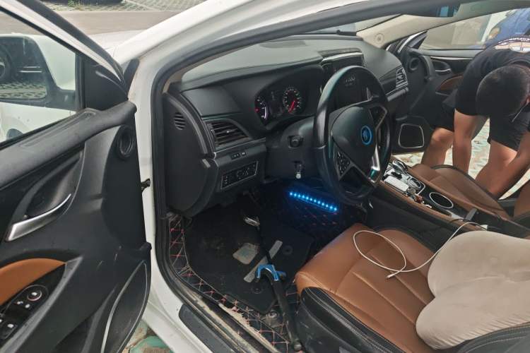 Used BYD Qin New Energy 2017 1.5T Luxury Model Driver Seat