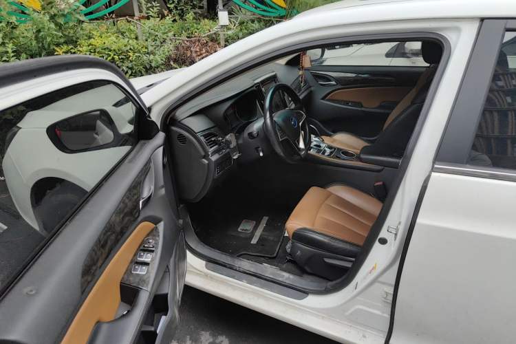 Used BYD Qin New Energy 2017 1.5T Luxury Model Driver Seat