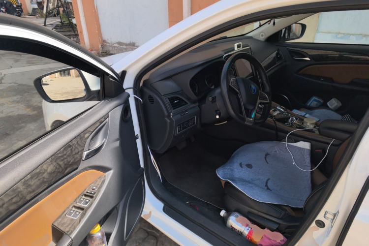 Used BYD Qin New Energy 2017 1.5T Luxury Model Driver Seat