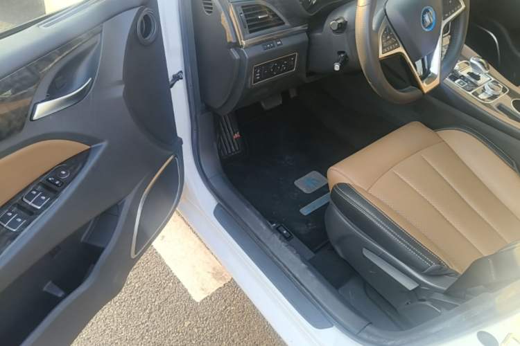 Used BYD Qin New Energy 2017 1.5T Luxury Model Driver Seat