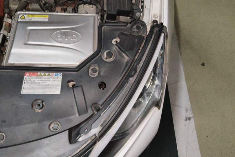 Used BYD Qin New Energy 2017 1.5T Luxury Model Engine Bay Left