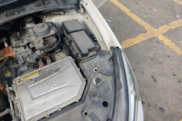 Used BYD Qin New Energy 2017 1.5T Luxury Model Engine Bay Left
