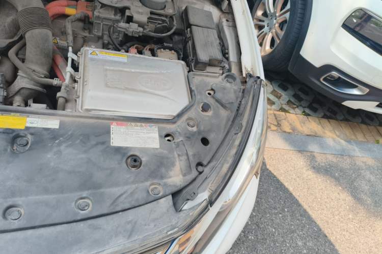 Used BYD Qin New Energy 2017 1.5T Luxury Model Engine Bay Left