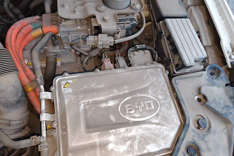 Used BYD Qin New Energy 2017 1.5T Luxury Model Engine Bay Left