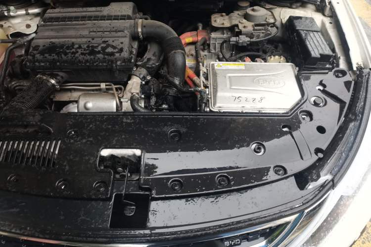 Used BYD Qin New Energy 2017 1.5T Luxury Model Engine Bay Left