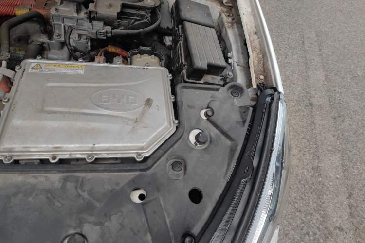 Used BYD Qin New Energy 2017 1.5T Luxury Model Engine Bay Left