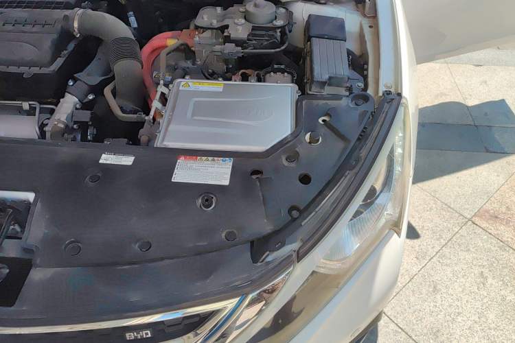 Used BYD Qin New Energy 2017 1.5T Luxury Model Engine Bay Left