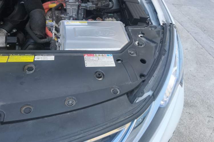 Used BYD Qin New Energy 2017 Qin 1.5T 100 Engine Bay Left