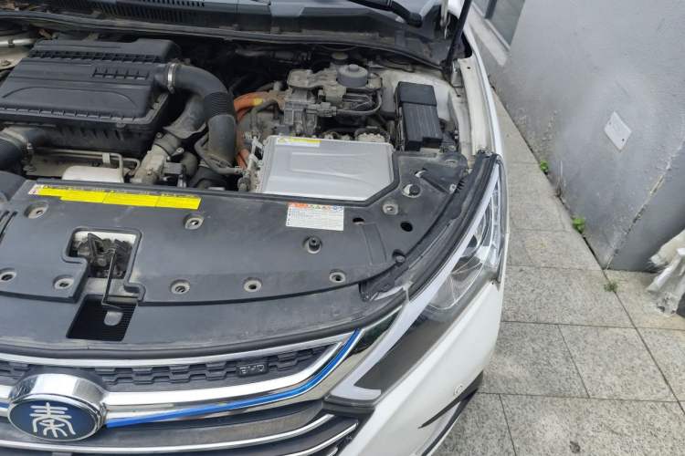 Used BYD Qin New Energy 2017 1.5T Luxury Model Engine Bay Left