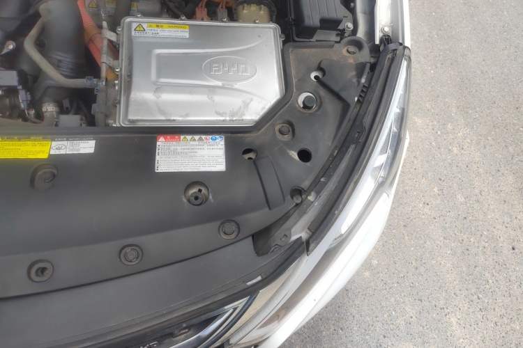 Used BYD Qin New Energy 2017 1.5T Luxury Model Engine Bay Left
