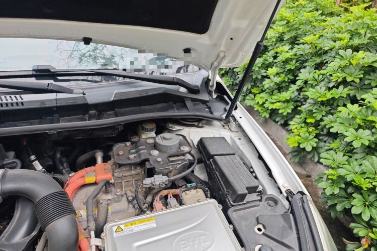 Used BYD Qin New Energy 2017 1.5T Luxury Model Engine Bay Left