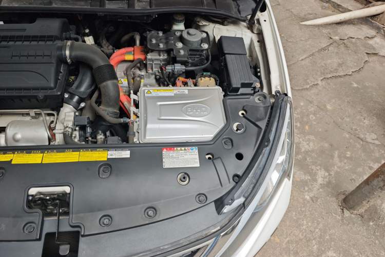 Used BYD Qin New Energy 2017 1.5T Luxury Model Engine Bay Left