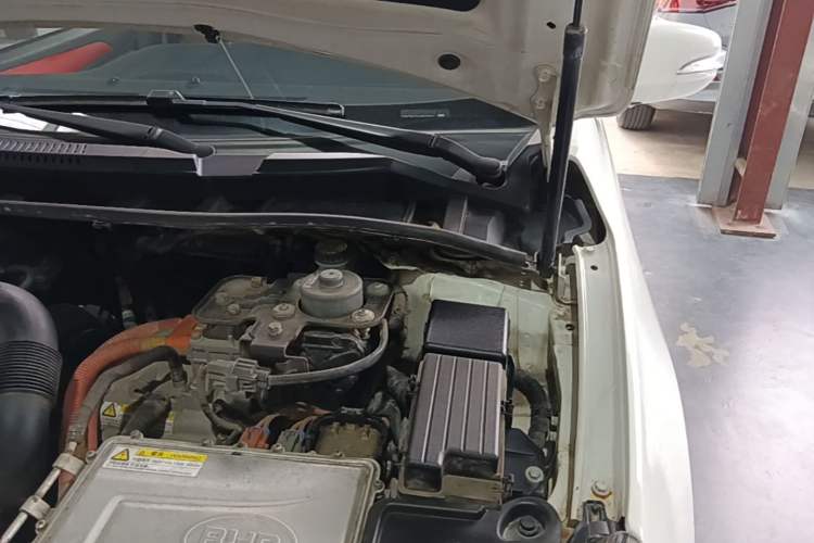 Used BYD Qin New Energy 2017 1.5T Luxury Model Engine Bay Left