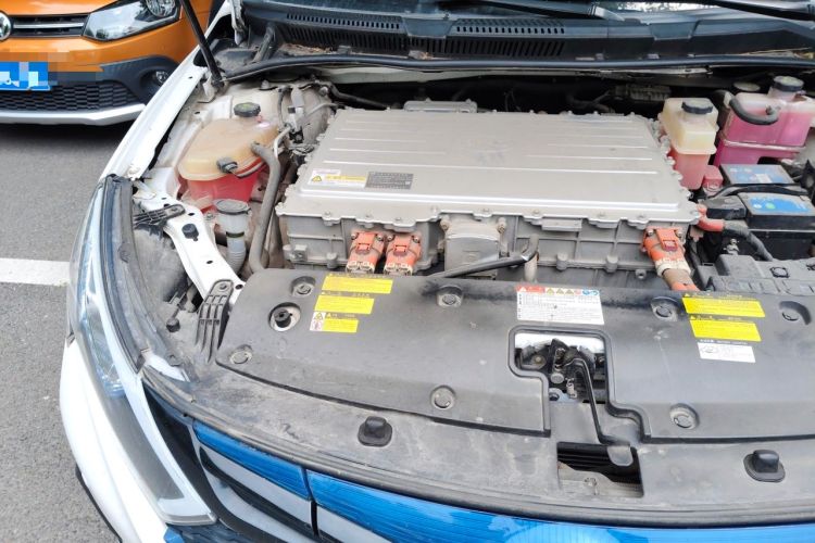Used BYD Qin New Energy 2017 Qin EV300 Flagship Model Engine Bay Right