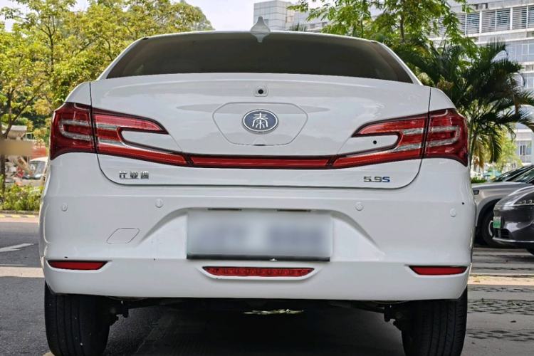 Used BYD Qin New Energy 2017 1.5T Luxury Model Exterior 2