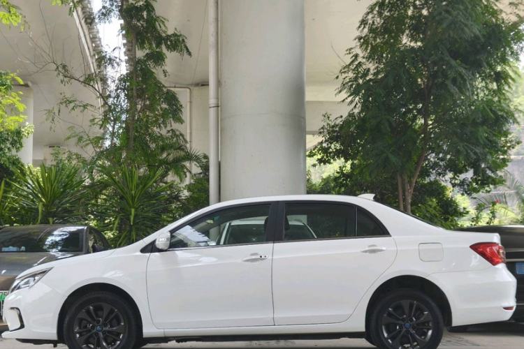 Used BYD Qin New Energy 2017 1.5T Luxury Model Exterior 6