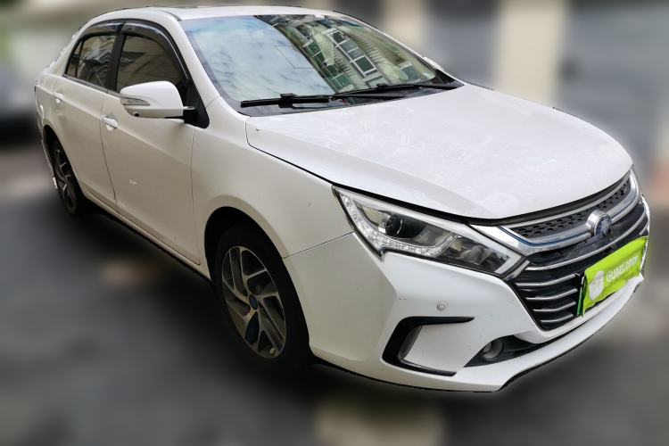Used BYD Qin New Energy 2017 Qin 1.5T 100 Front Right 45 Deg