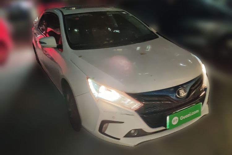 Used BYD Qin New Energy 2017 Qin EV300 Luxury Edition Front Right 45 Deg