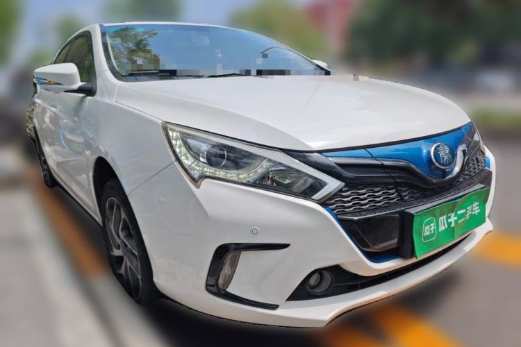 Used BYD Qin New Energy 2017 Qin EV300 Flagship Model Front Right 45 Deg