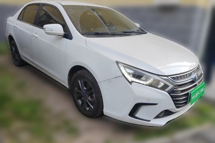 Used BYD Qin New Energy 2017 Qin 1.5T 100 Front Right 45 Deg