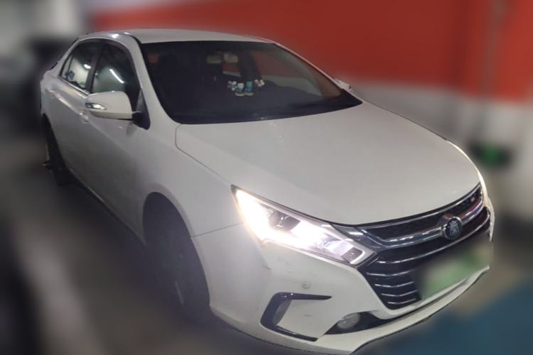 Used BYD Qin New Energy 2017 Qin 1.5T 100 Front Right 45 Deg
