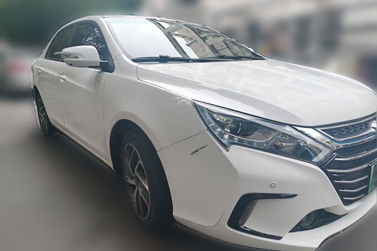 Used BYD Qin New Energy 2017 Qin 1.5T 100 Front Right 45 Deg