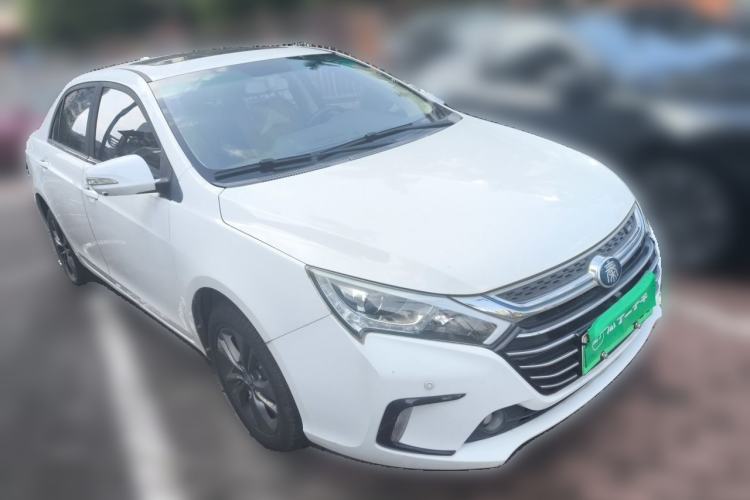 Used BYD Qin New Energy 2017 Qin 1.5T 100 Front Right 45 Deg
