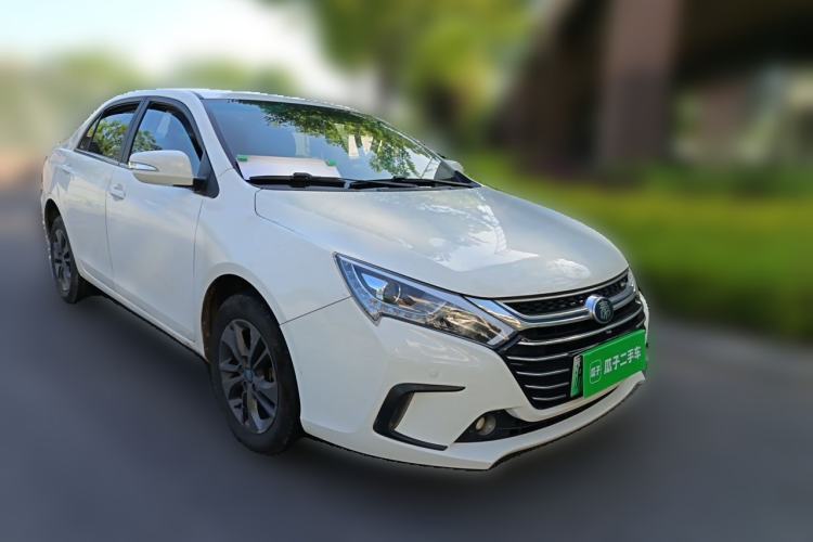 Used BYD Qin New Energy 2017 Qin 1.5T 100 Front Right 45 Deg