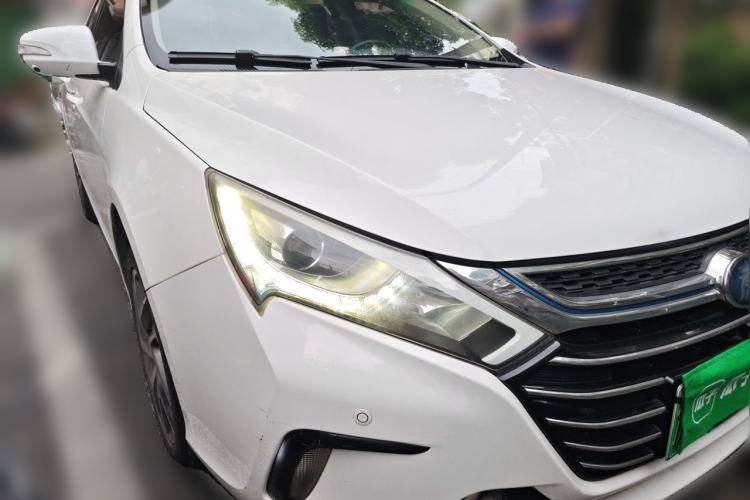 Used BYD Qin New Energy 2017 Qin 1.5T 100 Front Right 45 Deg