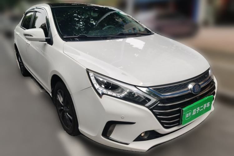 Used BYD Qin New Energy 2017 Qin 1.5T 100 Front Right 45 Deg