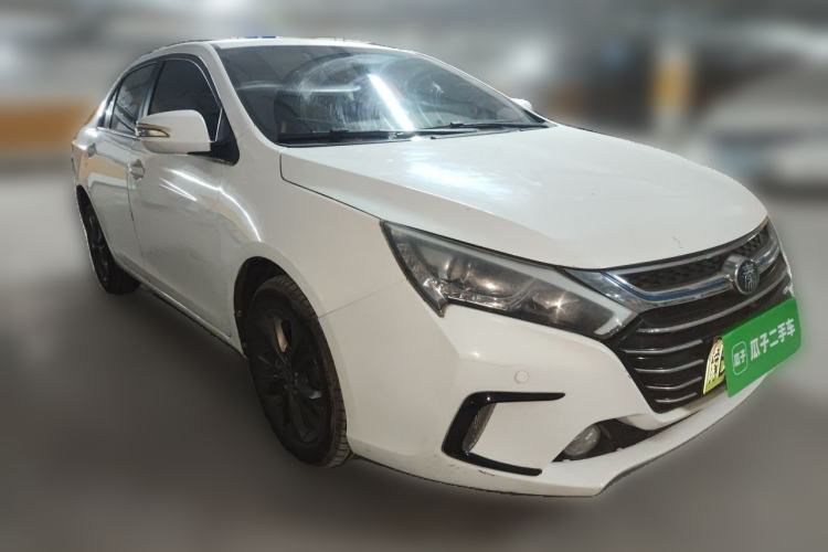 Used BYD Qin New Energy 2017 Qin 1.5T 100 Front Right 45 Deg