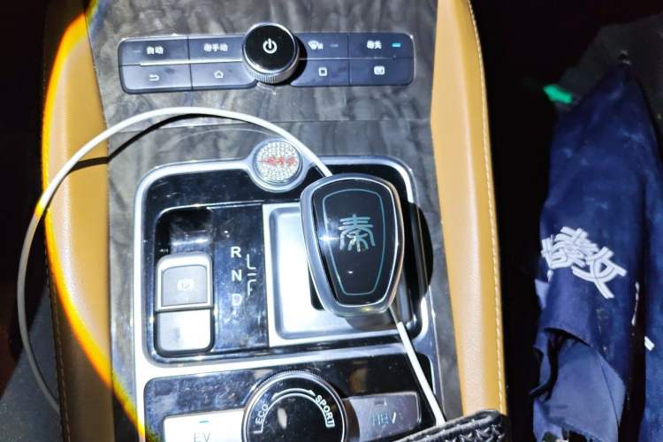 Used BYD Qin New Energy 2017 1.5T Luxury Model Gear Lever