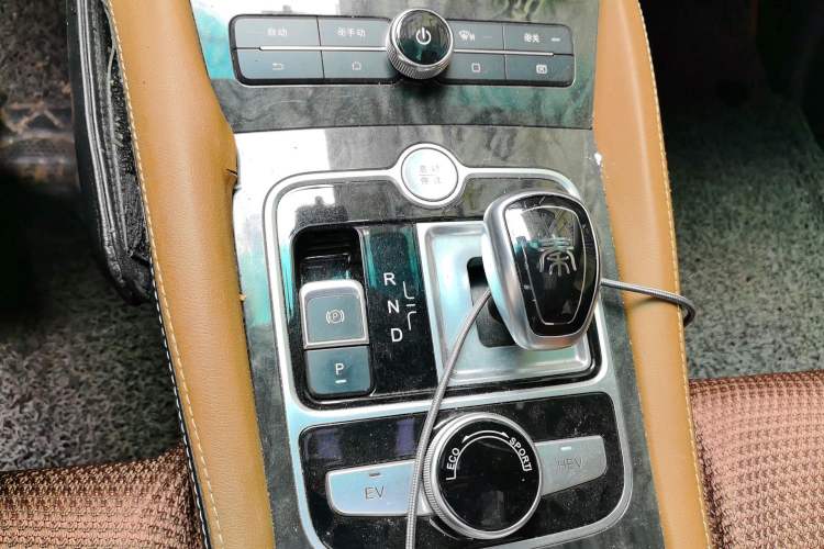 Used BYD Qin New Energy 2017 Qin 1.5T 100 Gear Lever