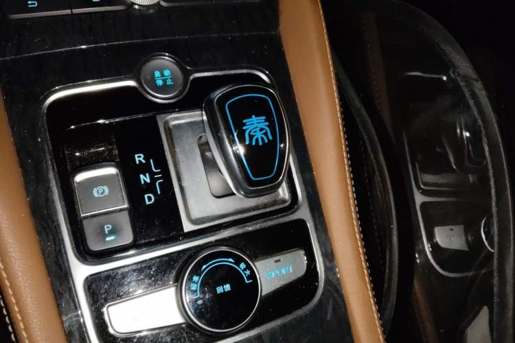 Used BYD Qin New Energy 2017 Qin EV300 Luxury Edition Gear Lever
