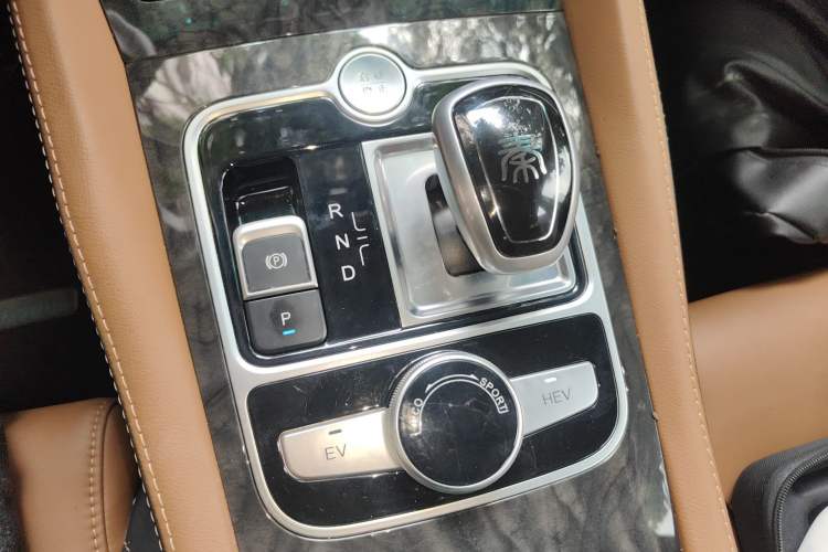 Used BYD Qin New Energy 2017 1.5T Luxury Model Gear Lever