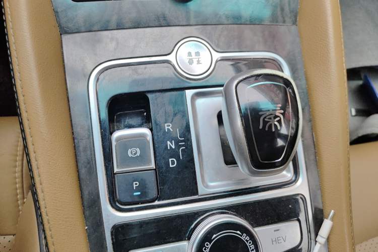 Used BYD Qin New Energy 2017 1.5T Luxury Model Gear Lever