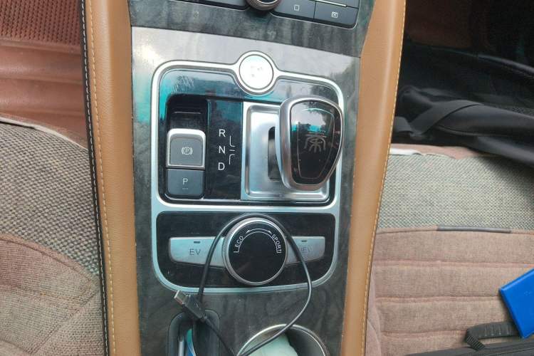 Used BYD Qin New Energy 2017 1.5T Luxury Model Gear Lever