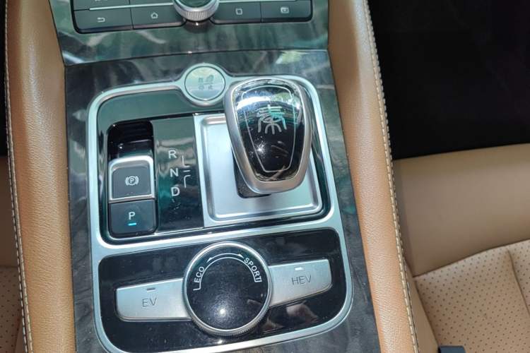 Used BYD Qin New Energy 2017 1.5T Luxury Model Gear Lever