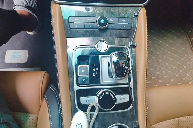 Used BYD Qin New Energy 2017 Qin 1.5T 100 Gear Lever