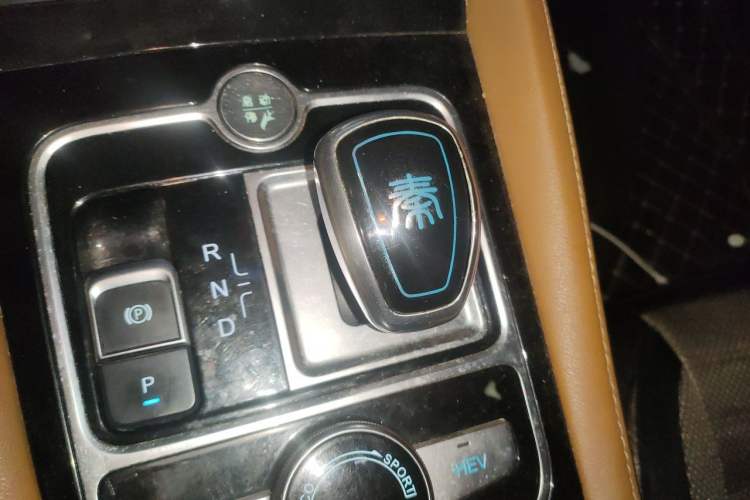Used BYD Qin New Energy 2017 1.5T Luxury Model Gear Lever