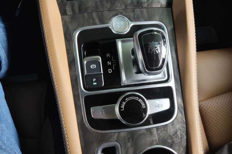 Used BYD Qin New Energy 2017 1.5T Luxury Model Gear Lever