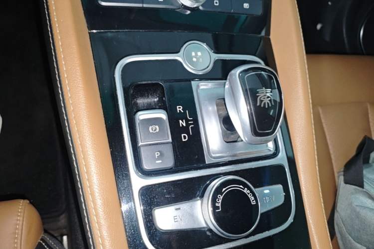 Used BYD Qin New Energy 2017 1.5T Luxury Model Gear Lever