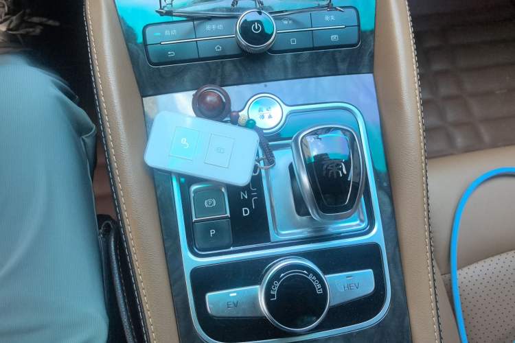 Used BYD Qin New Energy 2017 Qin 1.5T 100 Gear Lever