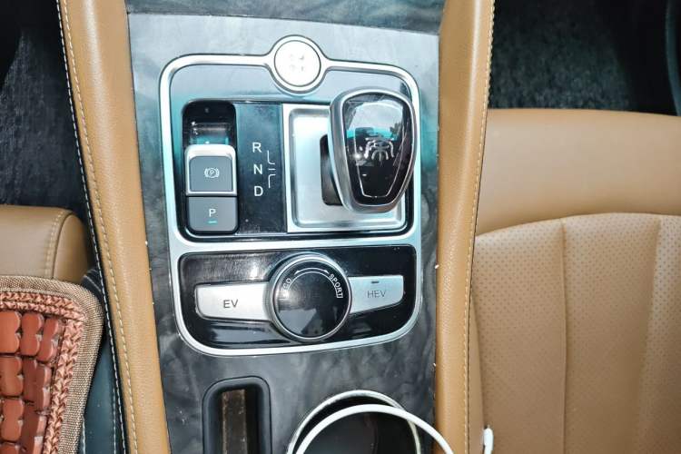 Used BYD Qin New Energy 2017 Qin 1.5T 100 Gear Lever