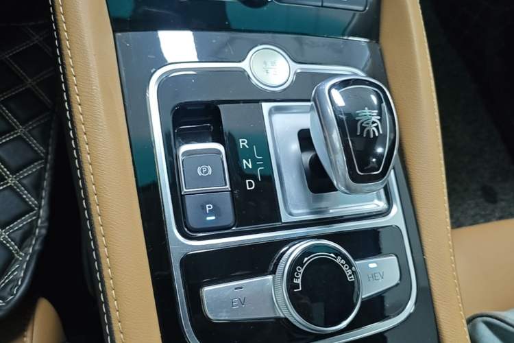 Used BYD Qin New Energy 2017 1.5T Luxury Model Gear Lever