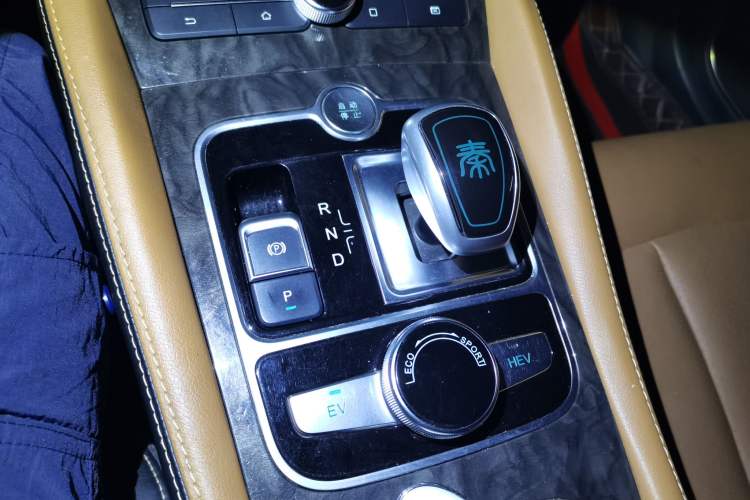 Used BYD Qin New Energy 2017 1.5T Luxury Model Gear Lever